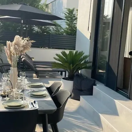 Modern 8 With Rooftop Pool In Vodice *